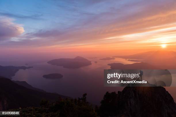 prachtige kust wandeling - suriname stockfoto's en -beelden