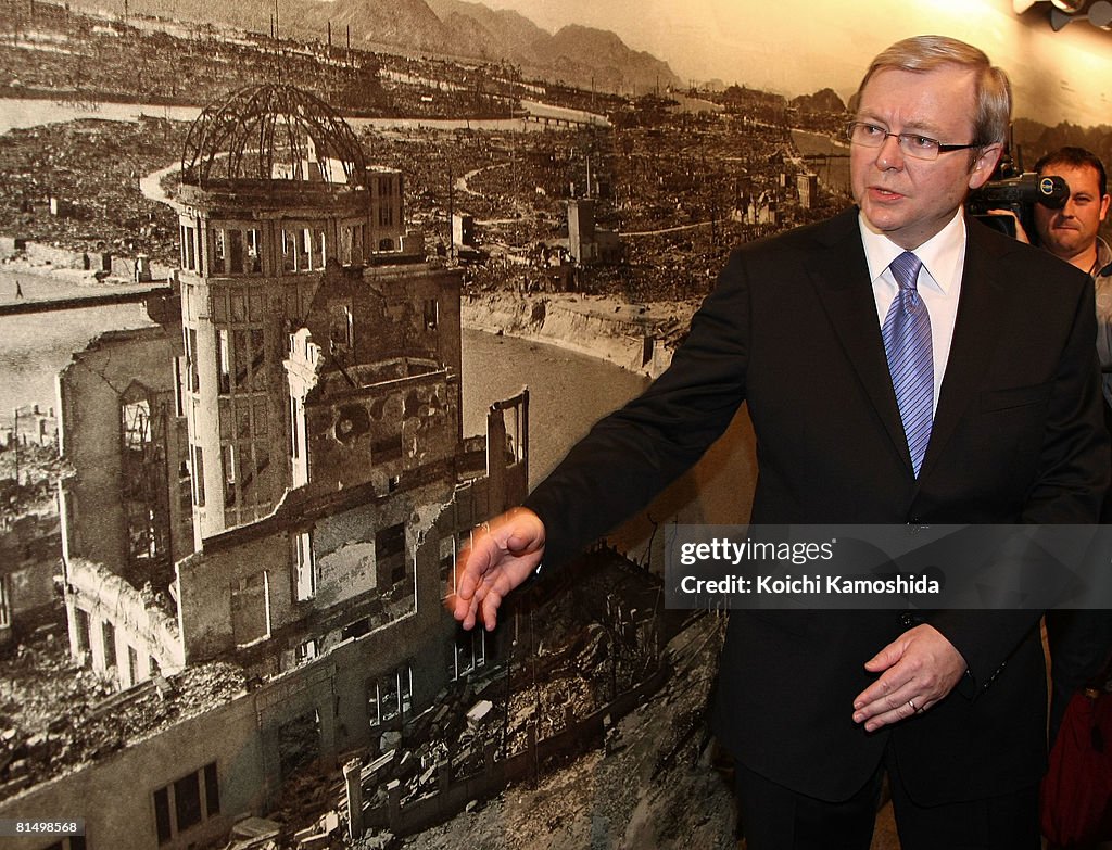 Kevin Rudd Peace Sign Australian Prime Minister Kevin Rudd visits the Peace Memorial Museum ...