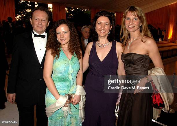 Anatoly Landsman, Chairman of the Board SDM-Bank , Elena Ragozhina, founder of the Russian Media House, their daughter Katia and Ekaterina Neverova...