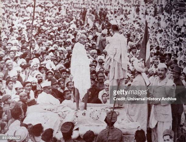 Mahatma Gandhi with Abdul Ghaffar Khan' in Peshawar India in 1947.