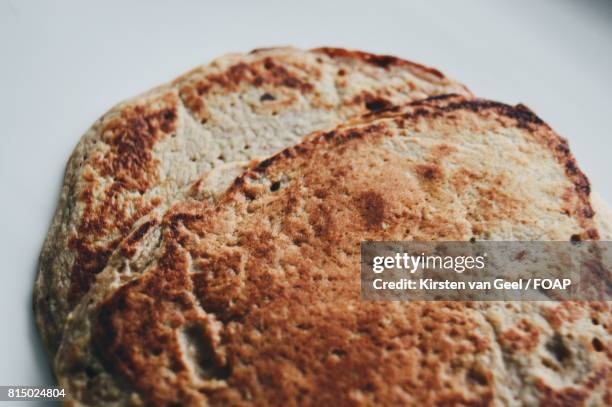 close-up of toasted bread - details geel stock pictures, royalty-free photos & images