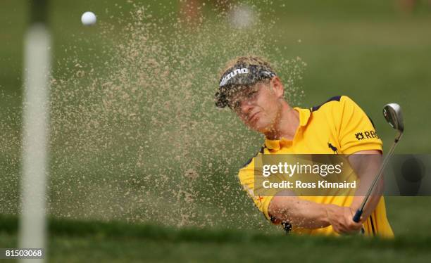 Luke Donald of England hits a shot during the first day of previews to the 108th U.S. Open at the Torrey Pines Golf Course June 9, 2008 in San Diego,...