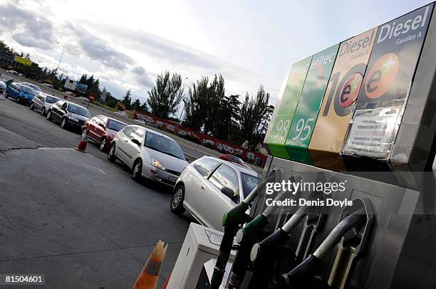 Motorists queue up to get fuel at a fuel station in Madrid during the first day of a nationwide haulers strike on June 9, 2008 in Madrid, Spain....