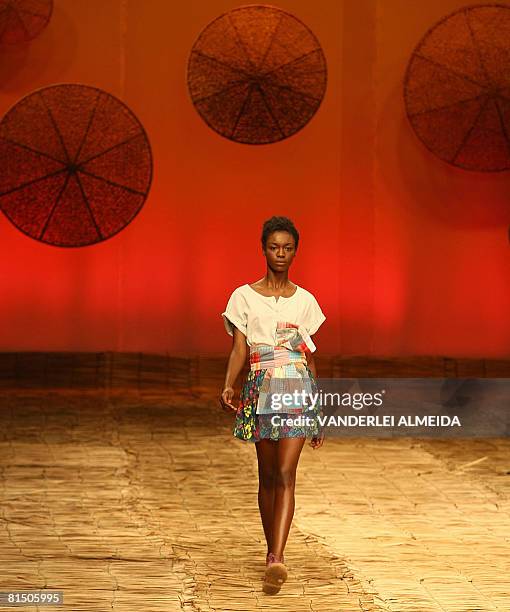 Model presents a creation by designer Teca during the Rio Fashion Week Spring-Summer 2008-09 collection, at the Marina da Gloria on June 9, 2008 in...