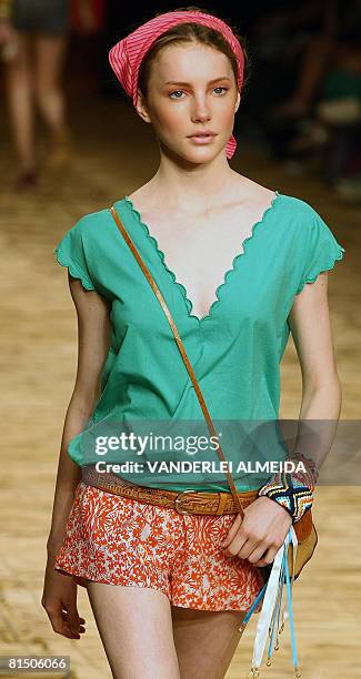 Model presents a creation by designer Teca during the Rio Fashion Week Spring-Summer 2008-09 collection, at the Marina da Gloria on June 9, 2008 in...