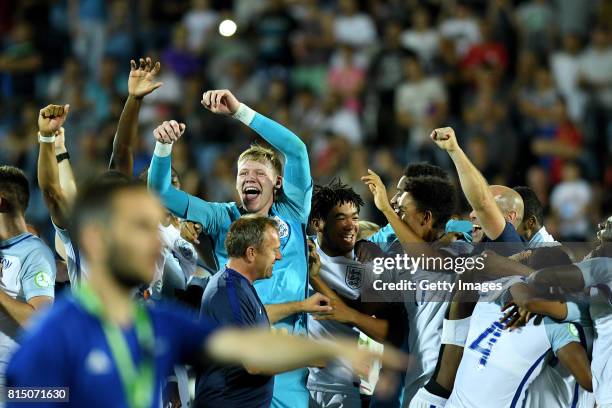 The England Team celebrate after winning the UEFA European Under-19 Championship Final between England and Portugal on July 15, 2017 in Gori, Georgia.