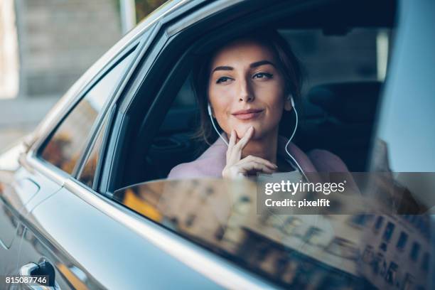 reisen und hören musik - car listening to music stock-fotos und bilder