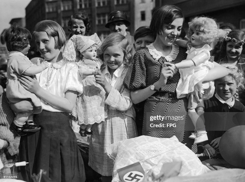 Girls In Nazi Germany