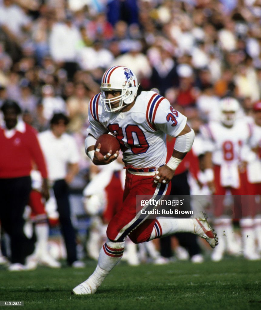 1985 Patriots Roster New England Patriots running back Mosi Tatupu carries the football ...