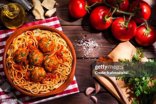 spaghetti e polpette - spaghetti foto e immagini stock