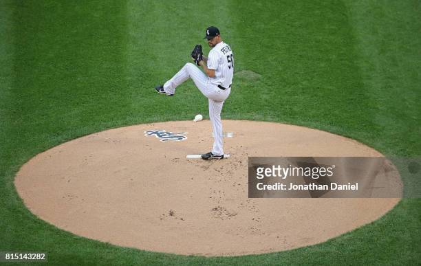 Starting pitcher Mike Pelfrey of the Chicago White Sox delivers the ball against the Seattle Mariners at Guaranteed Rate Field on July 15, 2017 in...
