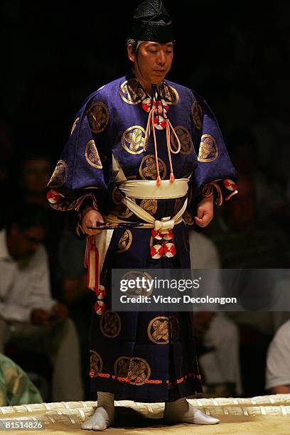 Gyoji Robe Sumo Wrestler On White Photos and Premium High Res Pictures - Getty Images