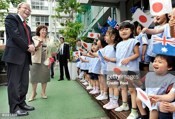 Kevin Rudd Flag 18 School Children (5 11) Waving Hands Stock Photos, High-Res Pictures ...