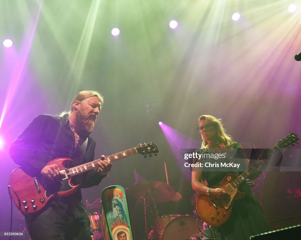 Wheels Of Soul 2017 Tour Featuring Tedeschi Trucks Band With The Wood Brothers and Hot Tuna