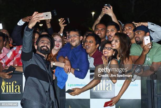 Actor Shahid Kapoor pose with the fans at the 2017 International Indian Film Academy Festival at MetLife Stadium on July 14, 2017 in East Rutherford,...