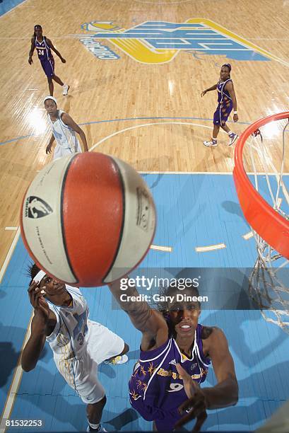 Lisa Leslie of the Los Angeles Sparks lays up a shot against the Chicago Sky during the game on June 3, 2008 at the UIC Pavilion in Chicago,...