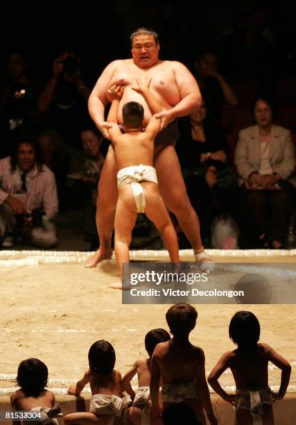 Young Sumo wrestlers wait their turn as they watch a rikishi wrestle with a child prior to the 2008 Grand Sumo Tournament at the Los Angeles Memorial...