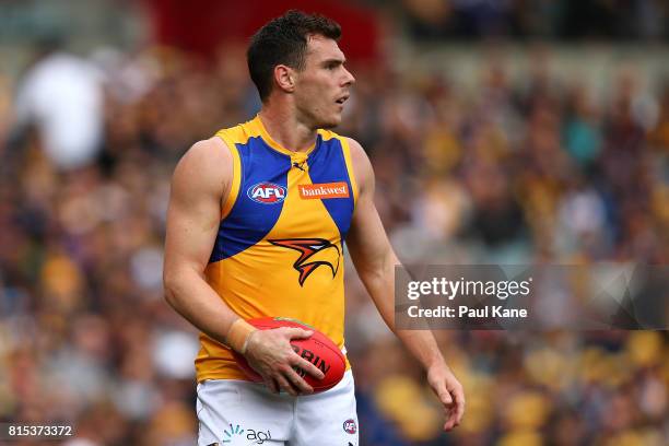 Luke Shuey of the Eagles looks to pass the ball during the round 17 AFL match between the Fremantle Dockers and the West Coast Eagles at Domain...