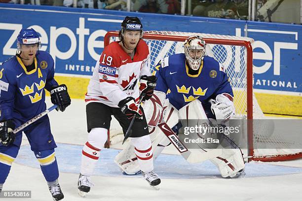 Shane Doan of Canada waits for the puck in front of goaltender Mikael Tellqvist of Sweden during the Semifinal round of the International Ice Hockey...