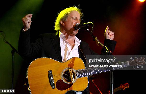 Musician Paul Simon performs during the 2008 Children's Health Fund annual gala on June 12, 2008 at the Sheraton New York Hotel & Towers in New York...