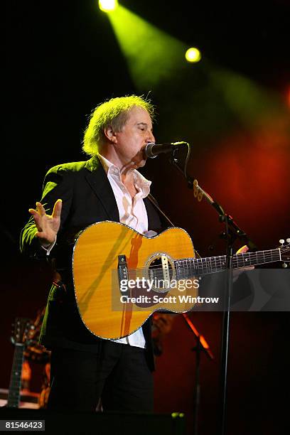 Musician Paul Simon performs during the 2008 Children's Health Fund annual gala on June 12, 2008 at the Sheraton New York Hotel & Towers in New York...