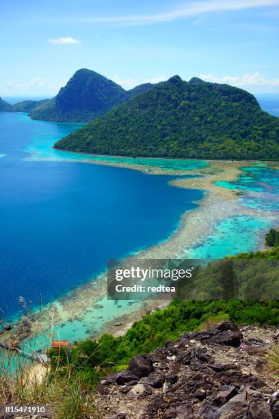 parque nacional no topo da ilha de bohey dulang - island of borneo - fotografias e filmes do acervo