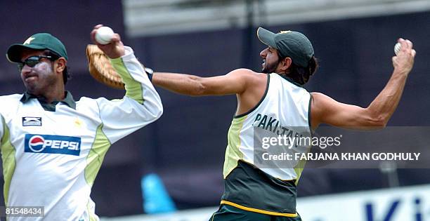 Shahid Riaz R 30 Riaz Shahid Stock Photos, High-Res Pictures, and Images - Getty Images