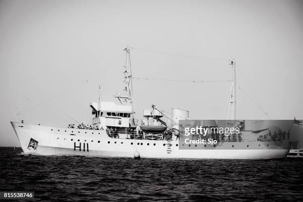 la valeur de la seconde guerre mondiale marine bateau voile vers le film de dunkerque - acteurs 1940 photos et images de collection