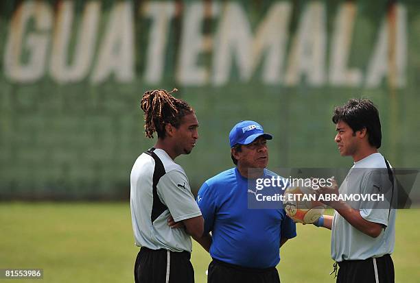 Pando Ramirez 60 Ramon Ramirez Soccer Player Stock Photos, High-Res Pictures, and ...