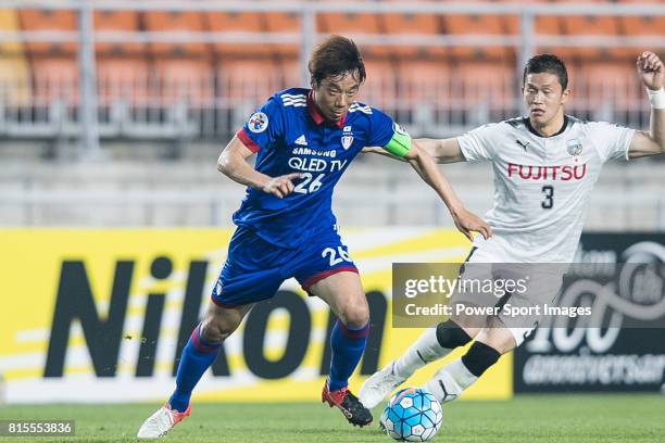 Suwon Samsung Bluewings Suwon Midfielder Yeom Ki Hun fights for the ball with Kawasaki Defender Tatsuki Nara during the AFC Champions League 2017...