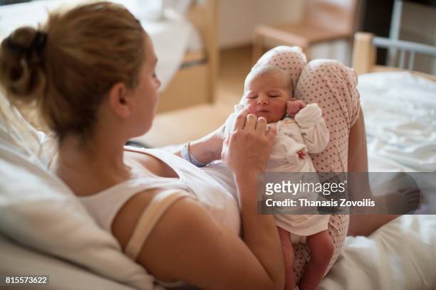 mother with her newborn baby in the hospital - new mum stock-fotos und bilder
