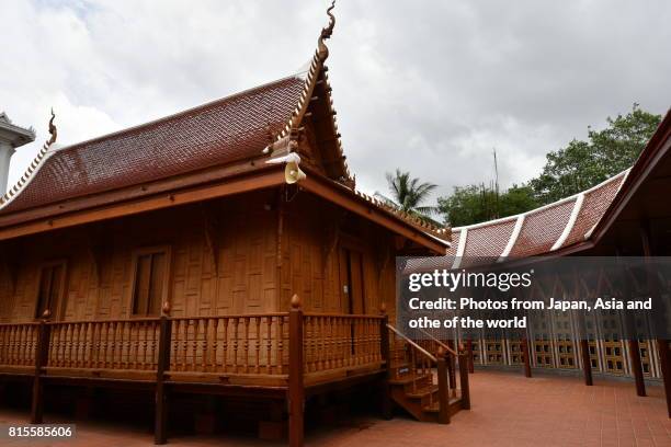 wat indrawiharn, bangkok, thailand - banglamphu stock pictures, royalty-free photos & images