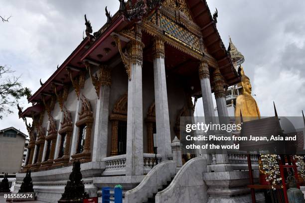 wat indrawiharn, bangkok, thailand - banglamphu stock pictures, royalty-free photos & images