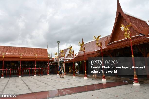 wat indrawiharn, bangkok, thailand - banglamphu stock pictures, royalty-free photos & images