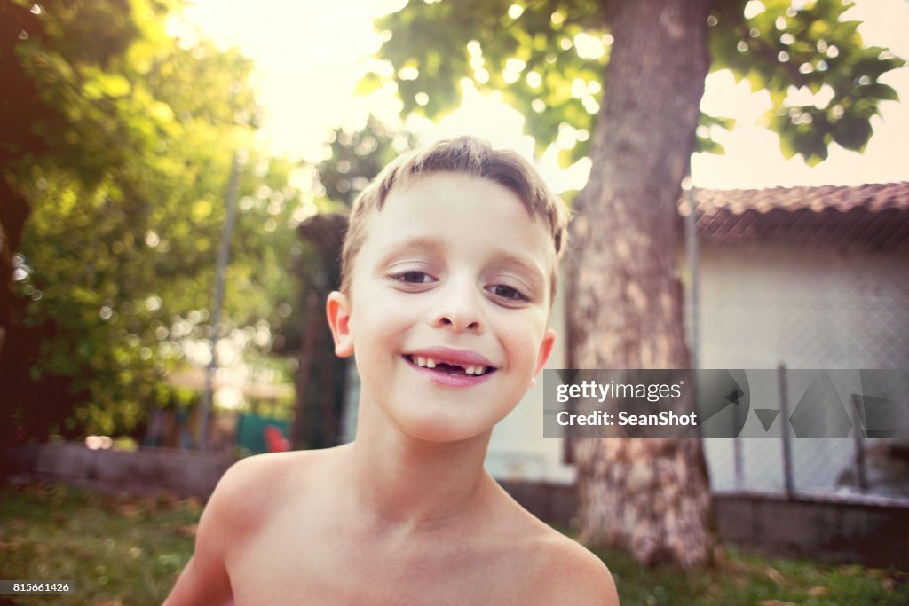 Zahnlose Kind Lächeln