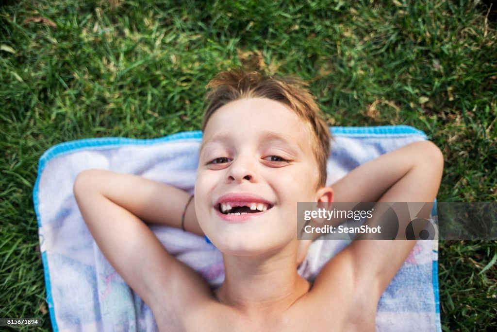 Toth Less Kids Smiling Toothless Child High-Res Stock Photo - Getty Images