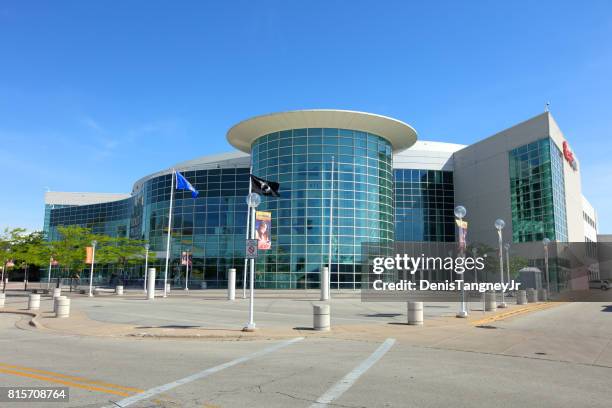 resch center, green bay - green bay stadium stock pictures, royalty-free photos & images