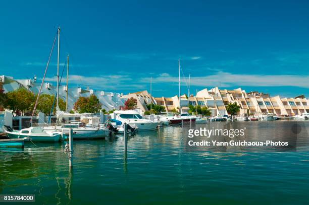 port camargue's harbour, le grau du roi, gard, languedoc-roussillon, france - gard fotografías e imágenes de stock