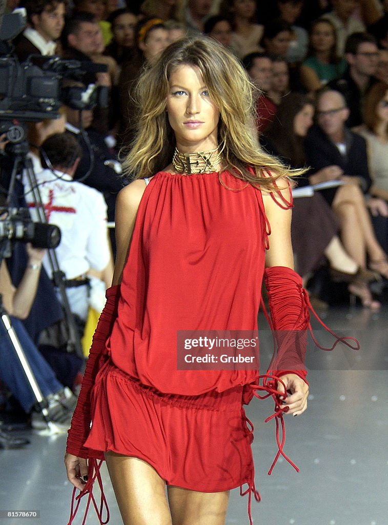 Models 2003 Gisele Bundchen models Dolce & Gabbana Women's Spring 2003 Collection ...