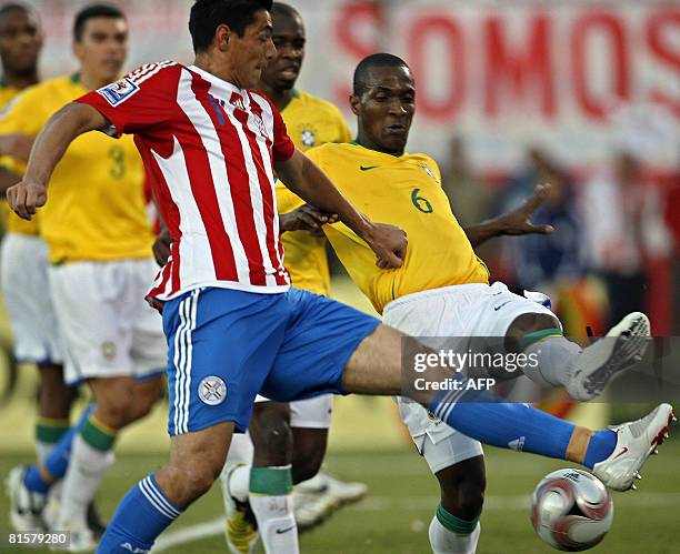 Cardozo Football 1,073 Paraguayan Oscar Cardozo Stock Photos, High-Res Pictures, and ...