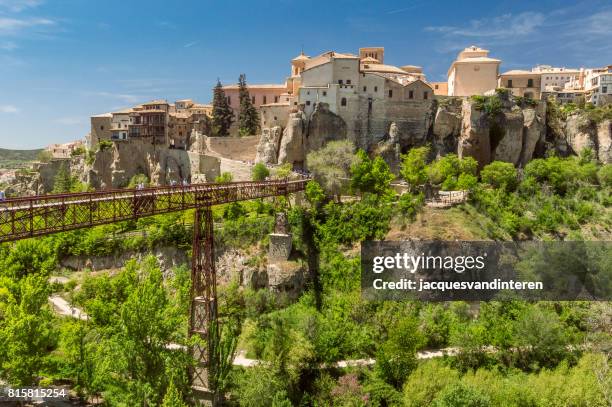 casas colgadas oder hängenden häuser in cuenca, spanien - cuenco stock-fotos und bilder