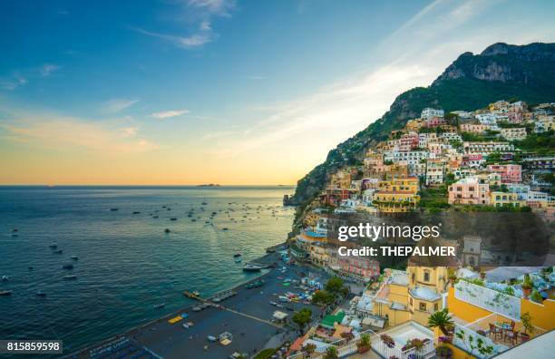 de kust van amalfi - positano - positano stockfoto's en -beelden