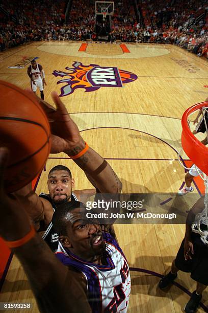Basketball: NBA Playoffs, Aerial view of Phoenix Suns Amare Stoudemire in action vs San Antonio Spurs Tim Duncan , Game 1, Phoenix, AZ 5/6/2007