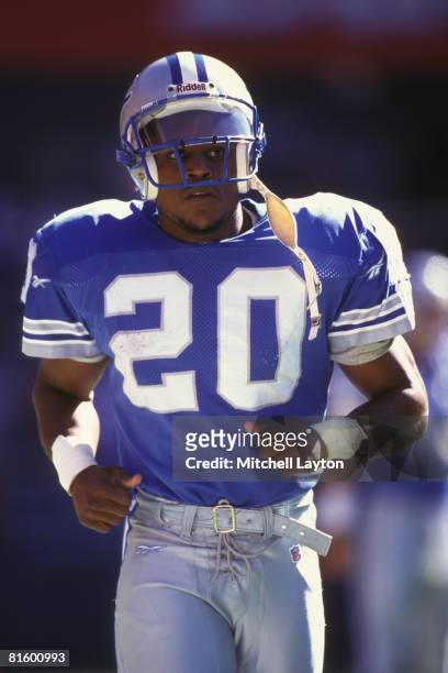 Barry Sanders of the Detroit Lions before a NFL football game against the Washington Redskins on October 1, 1996 at FedEx Field in Landover, Maryland.
