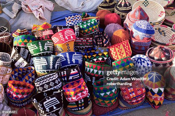 hats for sale in the souk in the medina, marrakesh (marrakech), morocco, north africa, africa - african woven baskets stock pictures, royalty-free photos & images