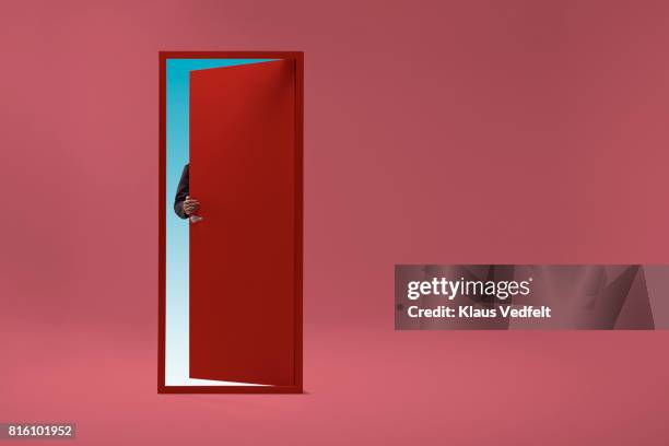 man walking threw doorway in futuristic room - achterdeur stockfoto's en -beelden