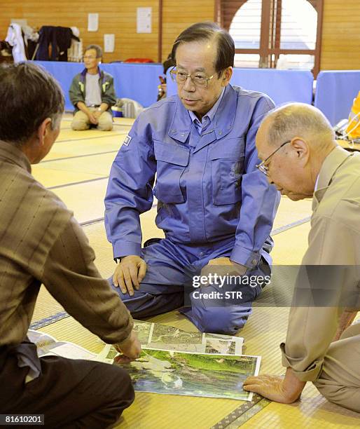 Japanese Prime Minister Yasuo Fukuda listens to evacuees during a visit to earthquake victims at a elementary school in Ichinoseki, Iwate prefecture...