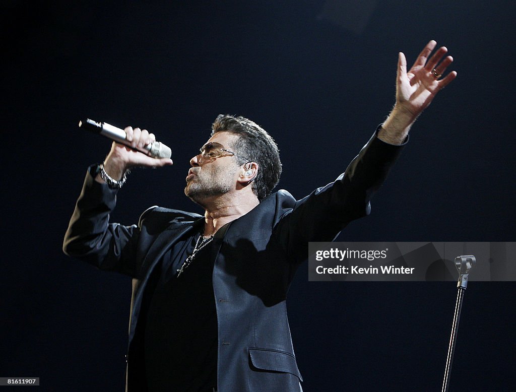 George Michael Kicks Off His "25 Live" Tour