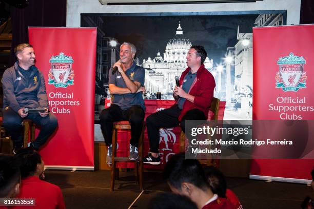 Presenter Peter McDowall talks to Ian Rush and Robbie Fowler during the Liverpool FC Supporters Club Legends Appearance at Grappa's Cellar-Jardine...