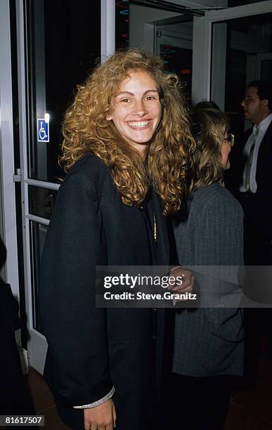 Julia Roberts 1980s Photos and Premium High Res Pictures - Getty Images